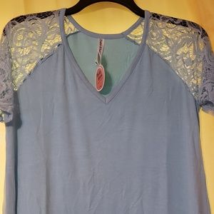 XL womans top with lace sleeve